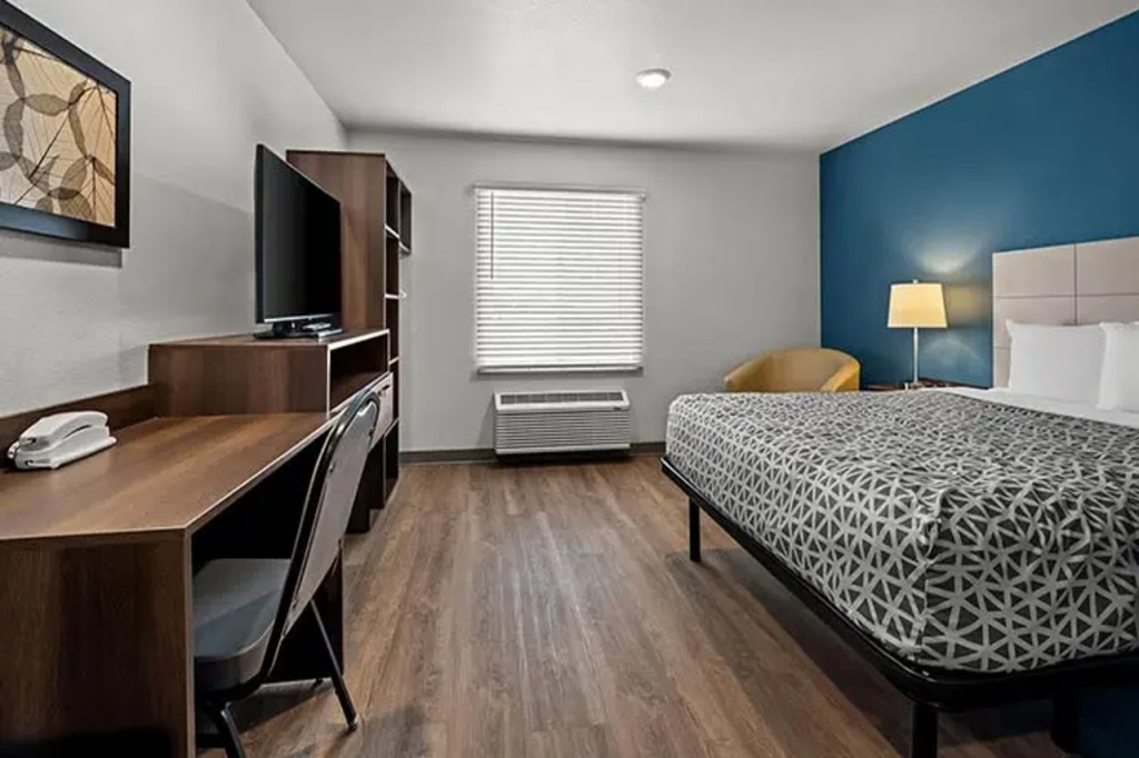 Woodspring Suites Loves Park Rockford