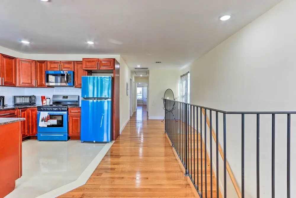 Bright Irvington Home ~ 2 Mi to Prudential Center!
