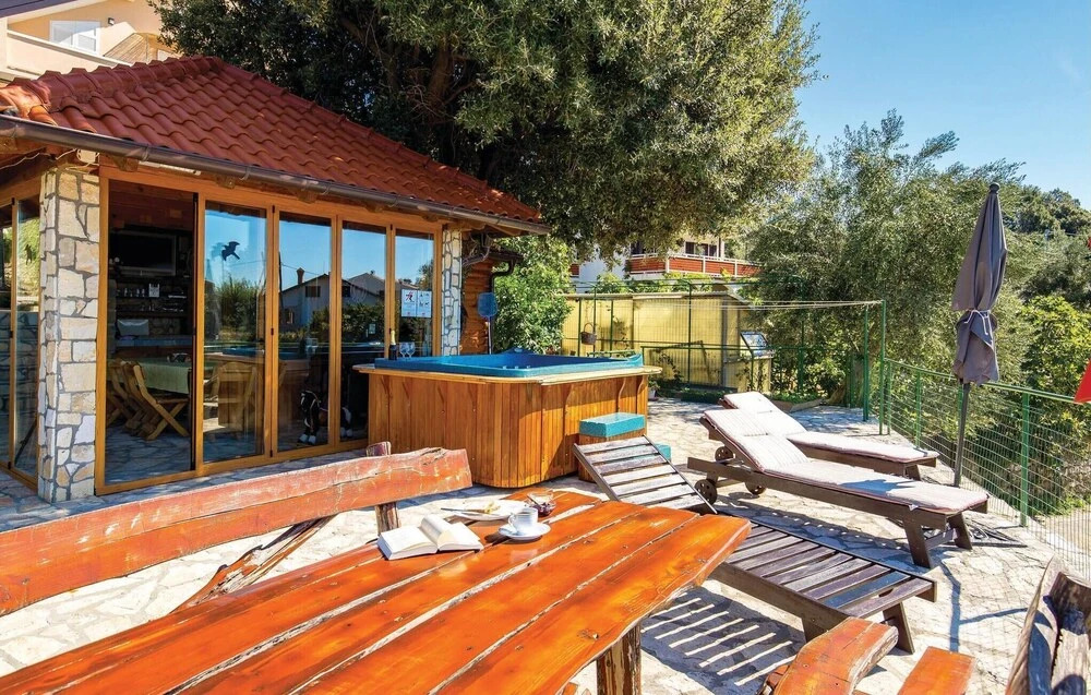 Amazing Apartment in Supetarska Draga With Sauna, Wifi and 1 Bedrooms