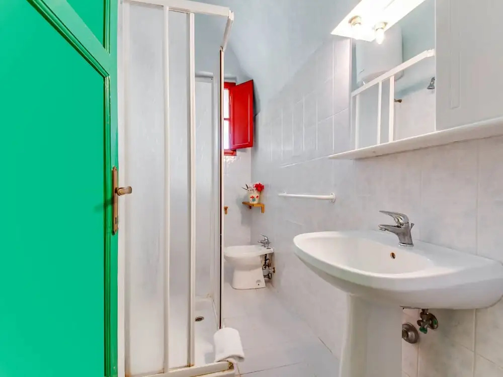 Farmhouse in Montescudaio with Shared Pool near Sea & Park