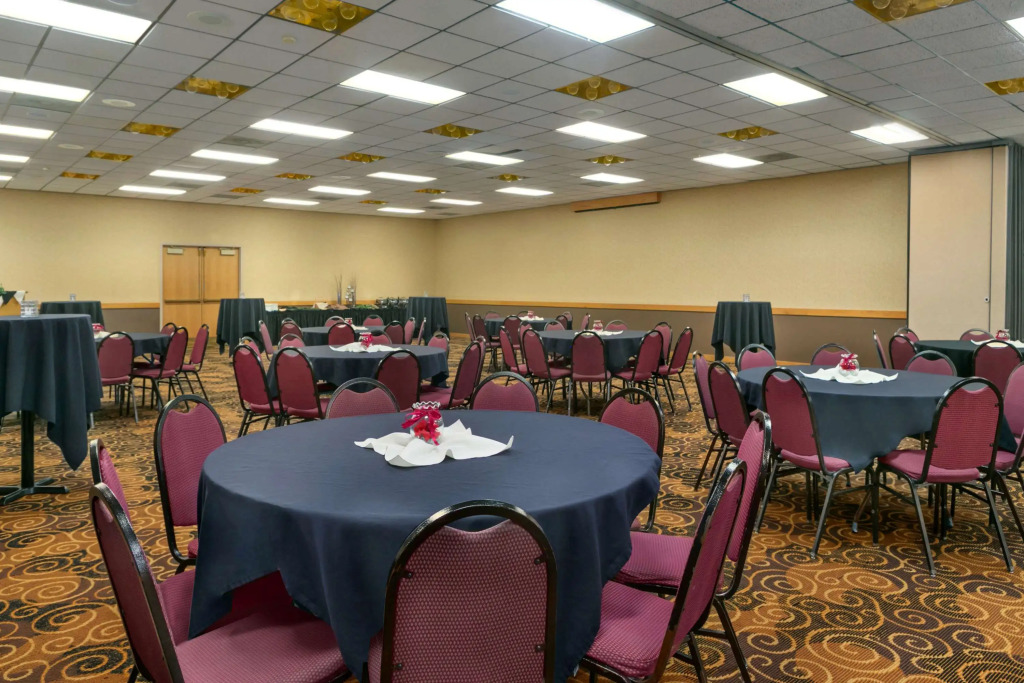 Ramada by Wyndham Bismarck