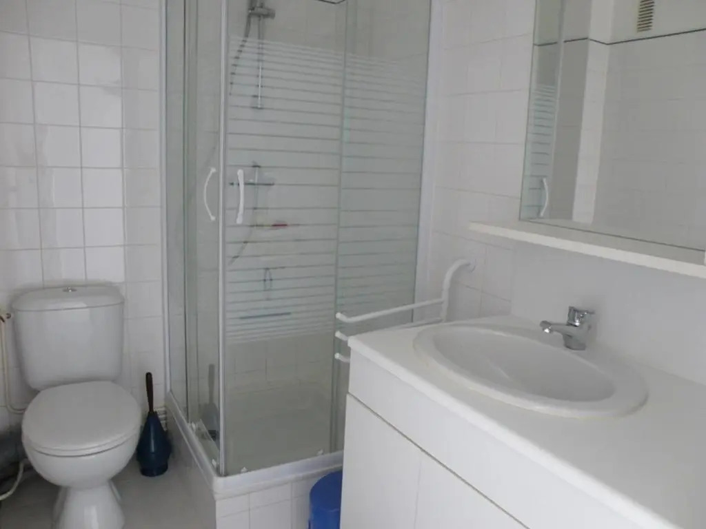 Lumineux T2 Proche Plage, Commerces Dans Residence Avec Ascenseur-5fl87