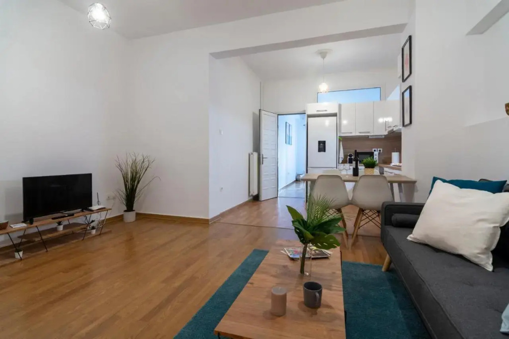 Modern 2BD apt in Athens , 3-min metro