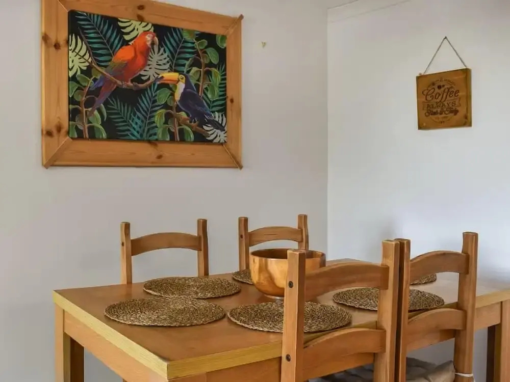 The Hideaway - Spacious 3 Bedroom Apartment