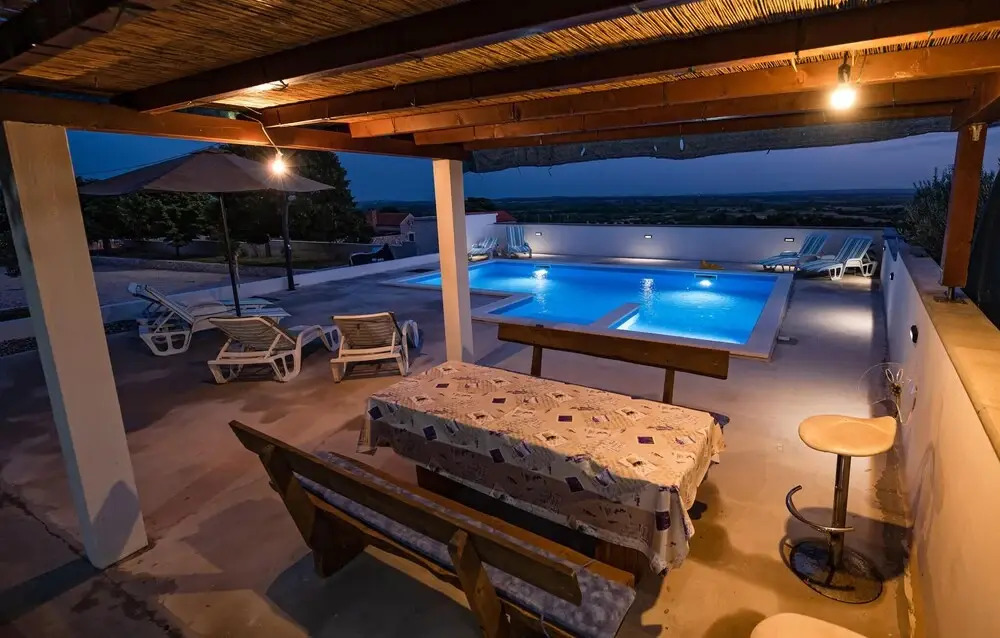 Stunning Home in Nadin With 5 Bedrooms, Wifi and Outdoor Swimming Pool