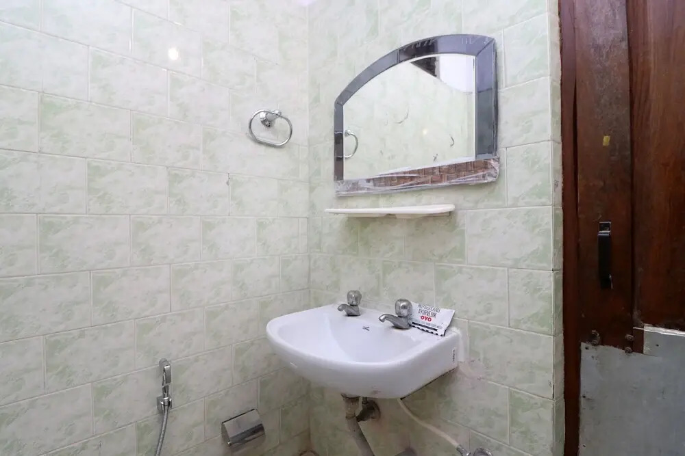 Megha Yatri Niwas Guest House by OYO Rooms