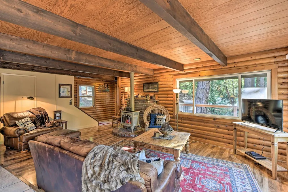 Near Vineyards: Cabin w/ Hot Tub in Pollock Pines!