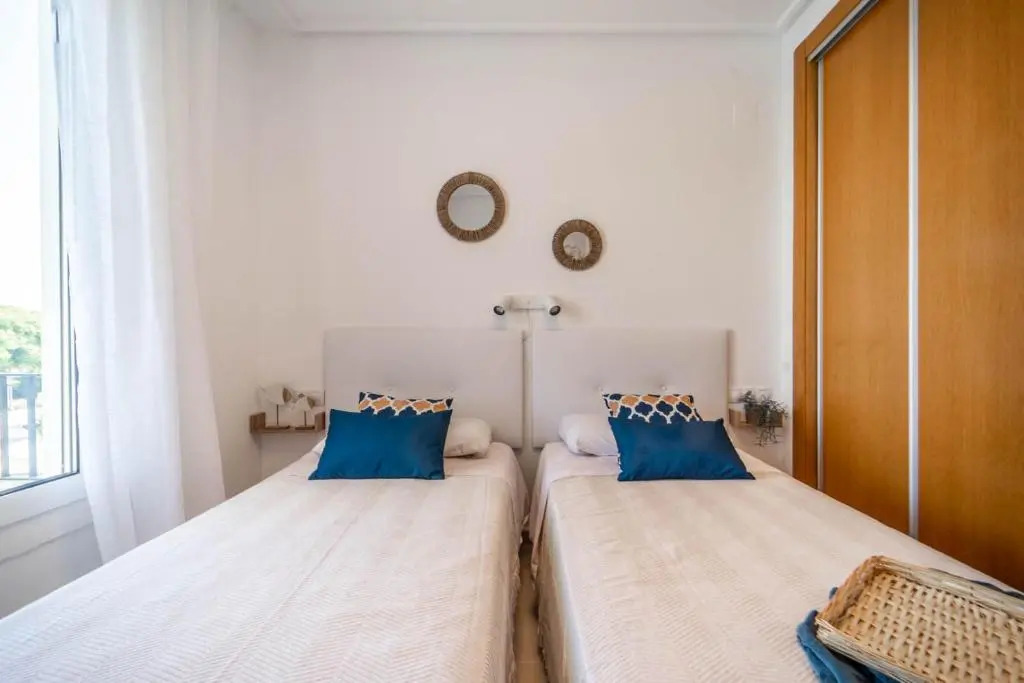 Modern Bright Two Bedroom Apartment With Pool Views - CO1022LT