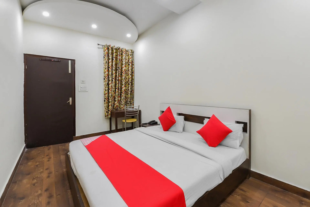 OYO 23599 Hotel Superstar