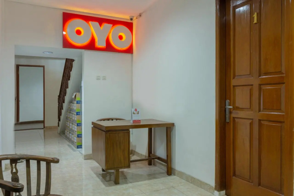 OYO 366 Thamadhiro Residence
