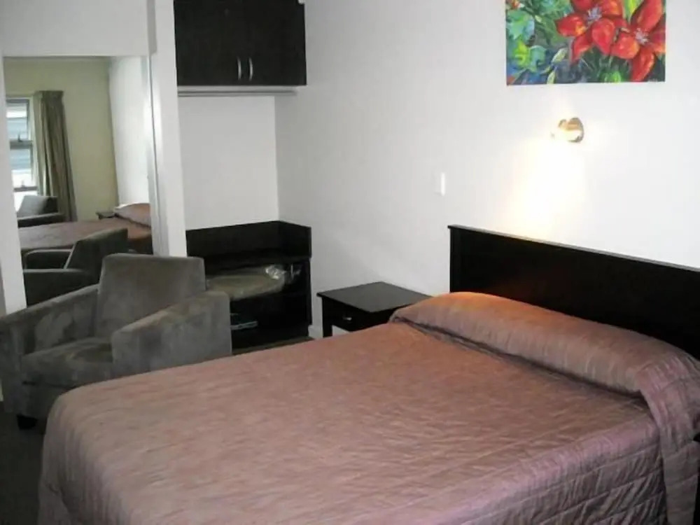 St Johns court motel