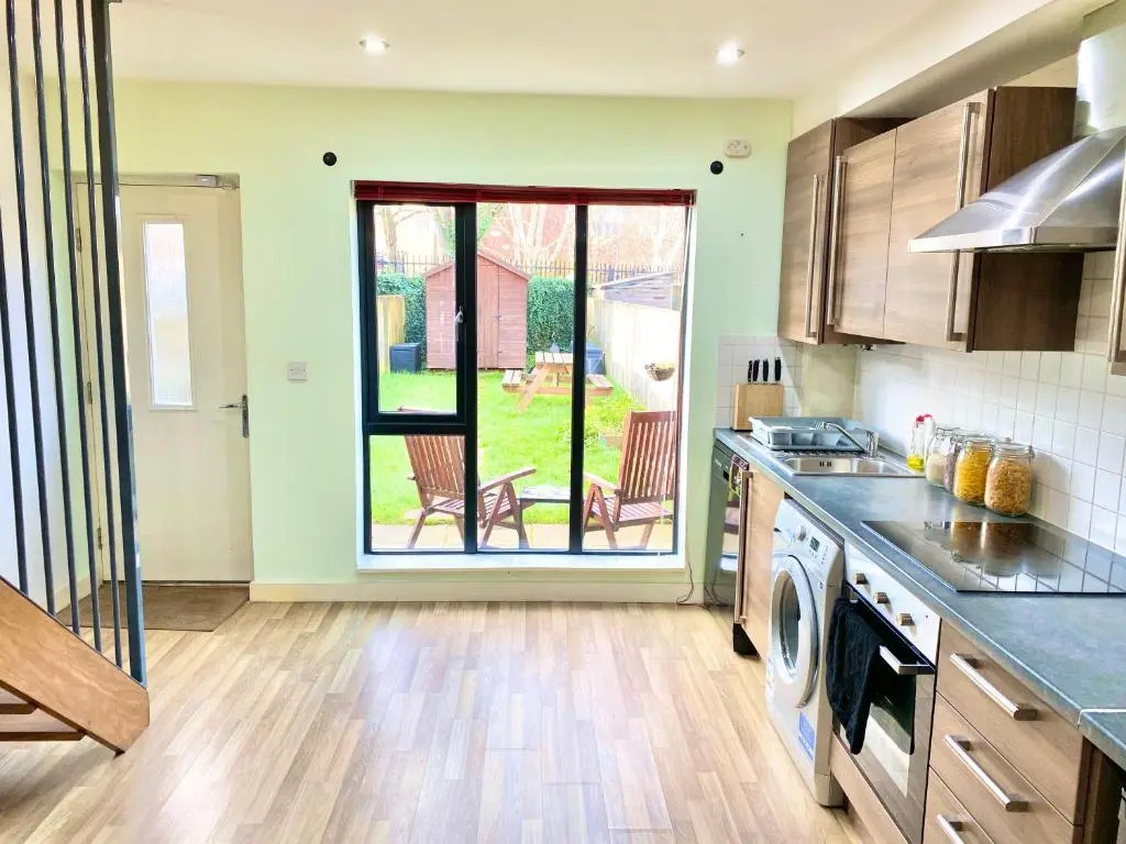 Spacious 5 bed townhouse Manchester, Salford Qauys - Two Bedroom with Parking