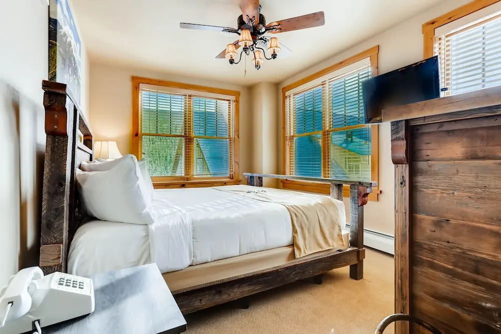 Updated 3br River Run-plenty Of Bedding & Kids Ski Free 3 Bedroom Condo by RedAwning