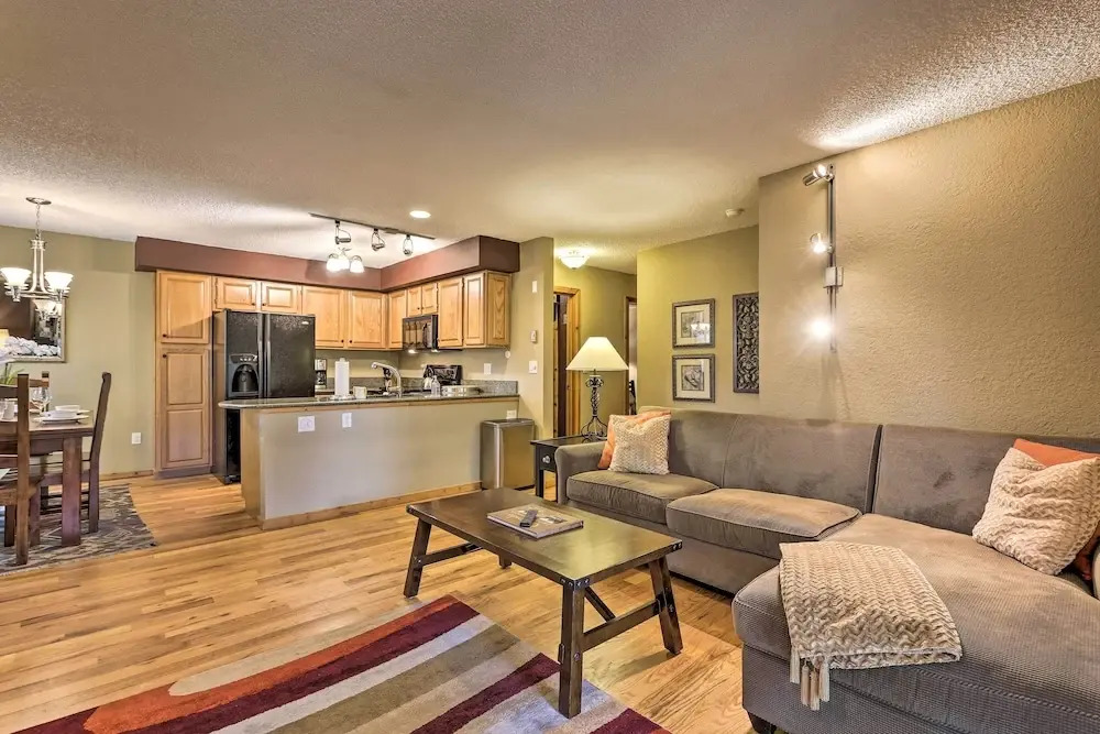 Cozy Condo on Vasquez Creek w/ Free Shuttle Access