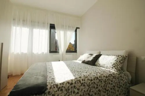 Eur Bright Spacious terraced Apartment