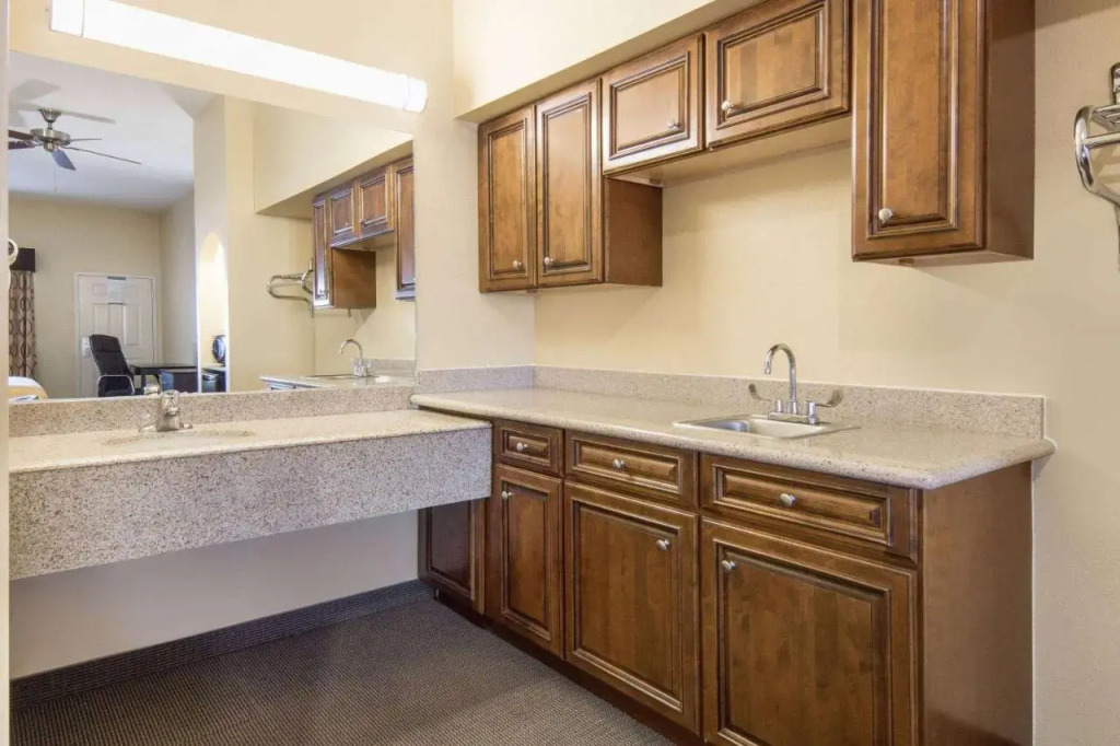 Rodeway Inn & Suites