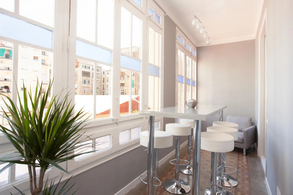 SOFIA 4 · Sofía's Gallery & Bath · Well Priced 6 Pax Spacious Home in Eixample