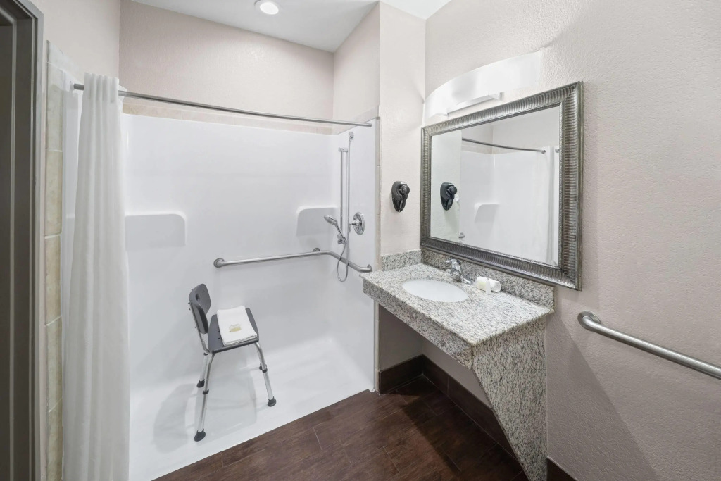 Super 8 by Wyndham San Antonio/Alamodome Area