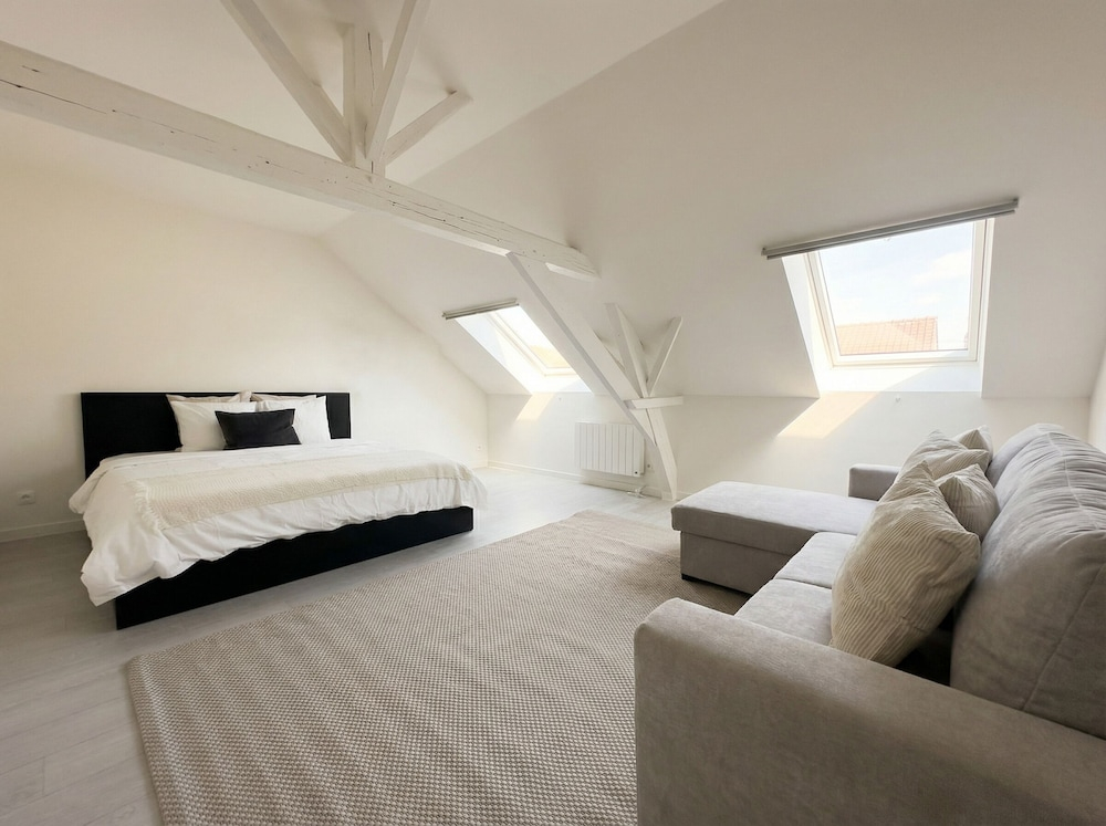 Spacious Rooms 15 Min to City Center