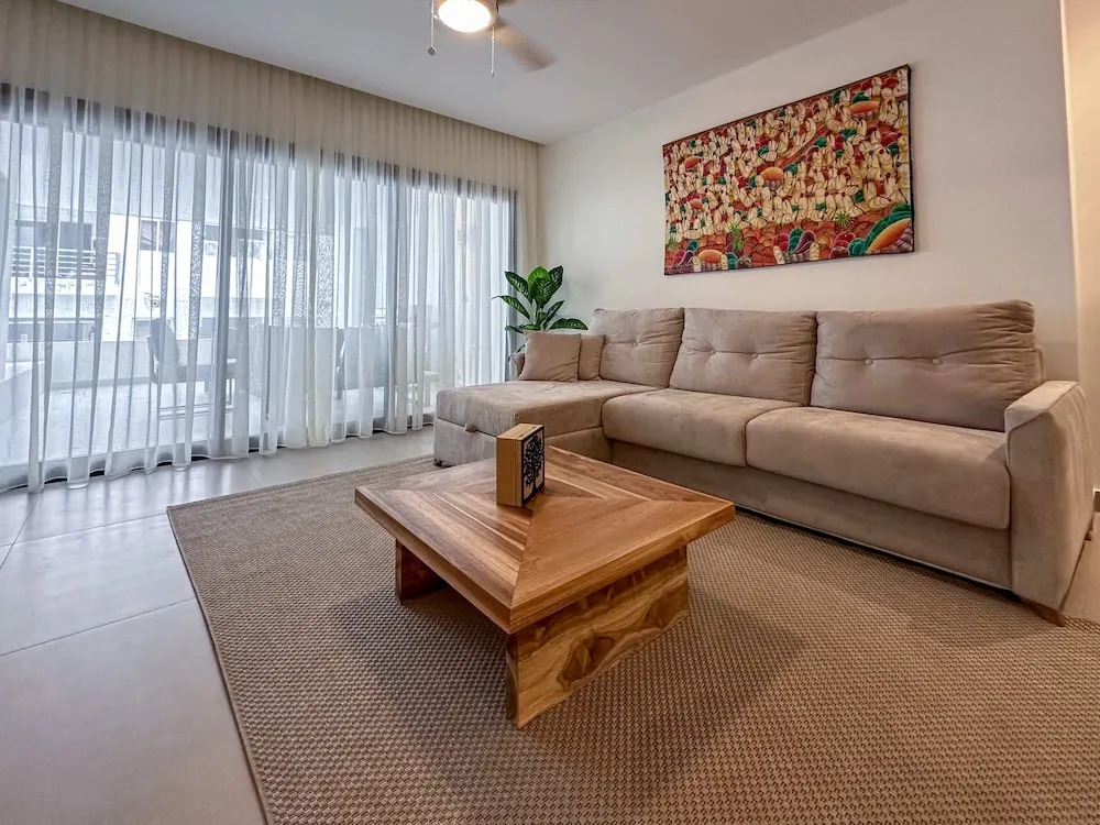 Gorgeous 2 BR Luxury Apartment