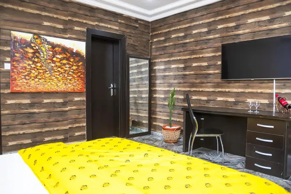 Lineech Apartments