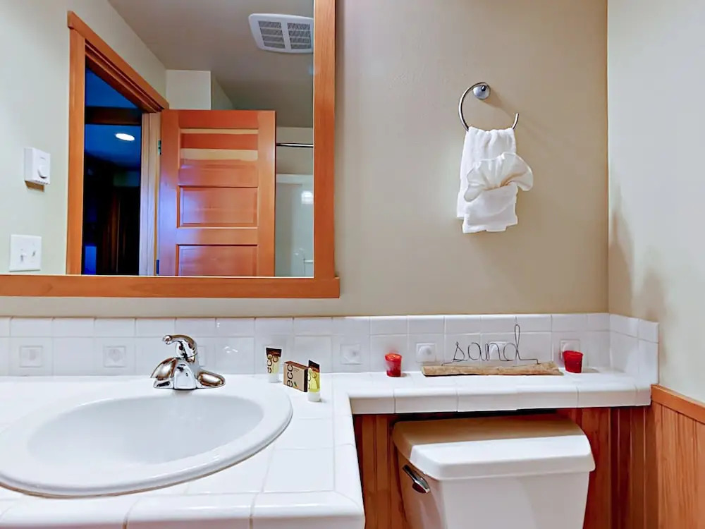 Coastal Retreat 3 Bedrooms 2 Bathrooms Home