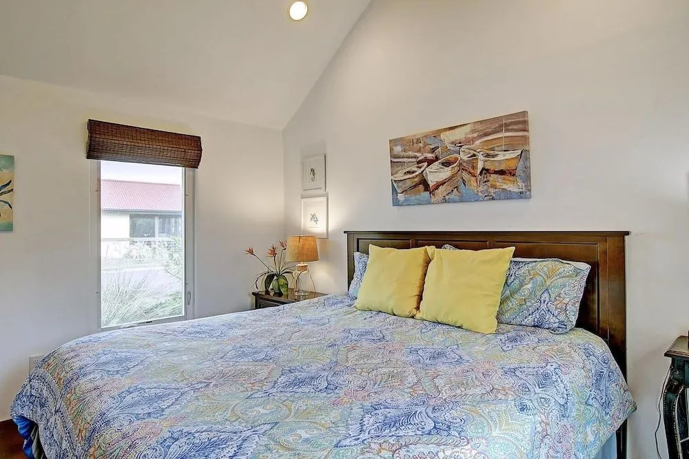 Another Day In Paradise 1 Bedroom Cottage by Redawning