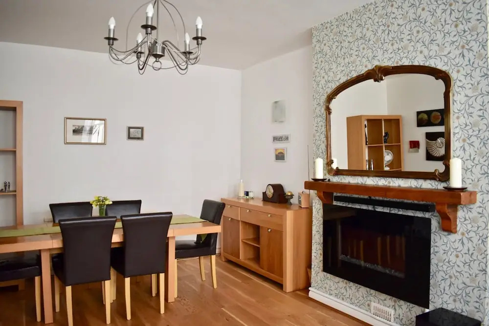 Spacious 1 Bedroom Flat Near The Beach