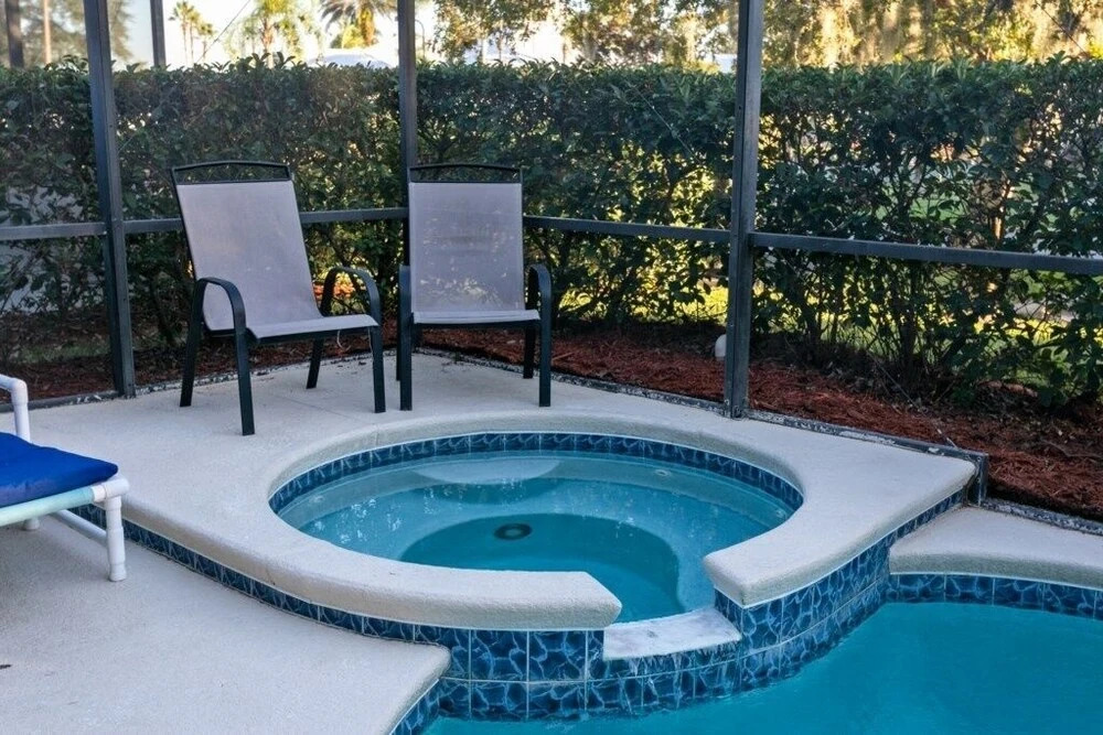 Spectacular 5br House - South Facing Pool & Spa 5 Bedroom Villa by Redawning
