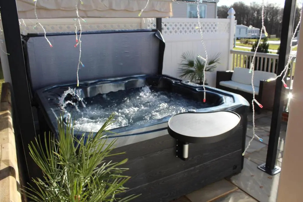 moonflower lodge Hot Tub