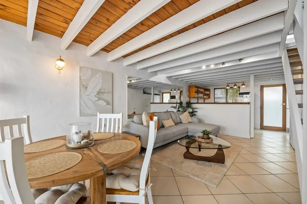Chic 2-bed Cabin-style Home by Mooloolaba Beach
