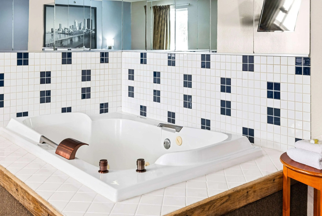 Super 8 by Wyndham Pittsburgh/Monroeville