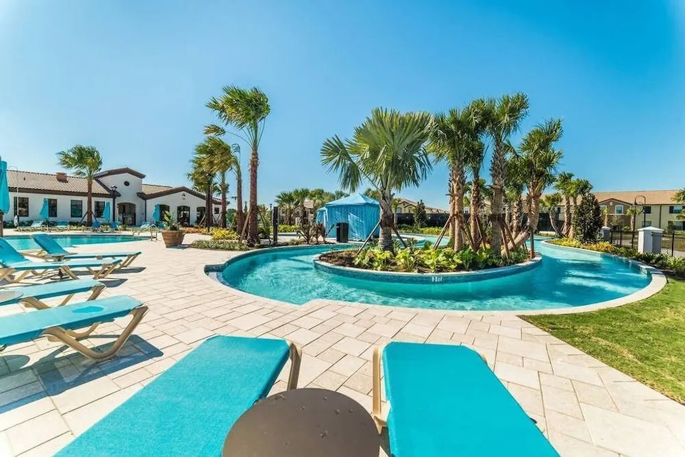 Windsor At Westside Luxury Pool 5 Bedroom Home by Redawning