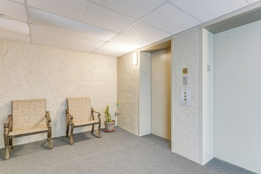 Walk to Sand Key! 11th-floor Clearwater Beach Gem