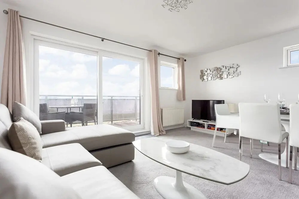 Beach Point - Stunning Harbour Views from Balcony