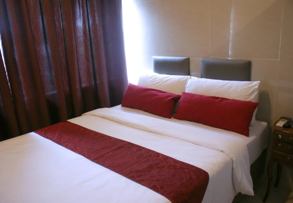 Aura Hotel