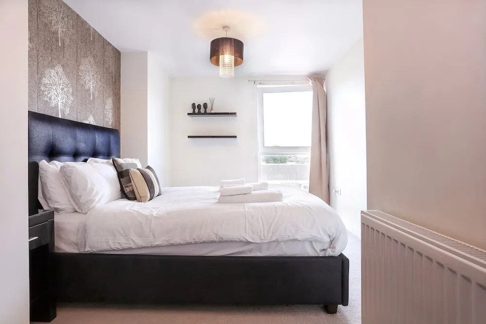 Greenwich Two Bed Flat, with Pool &Parking