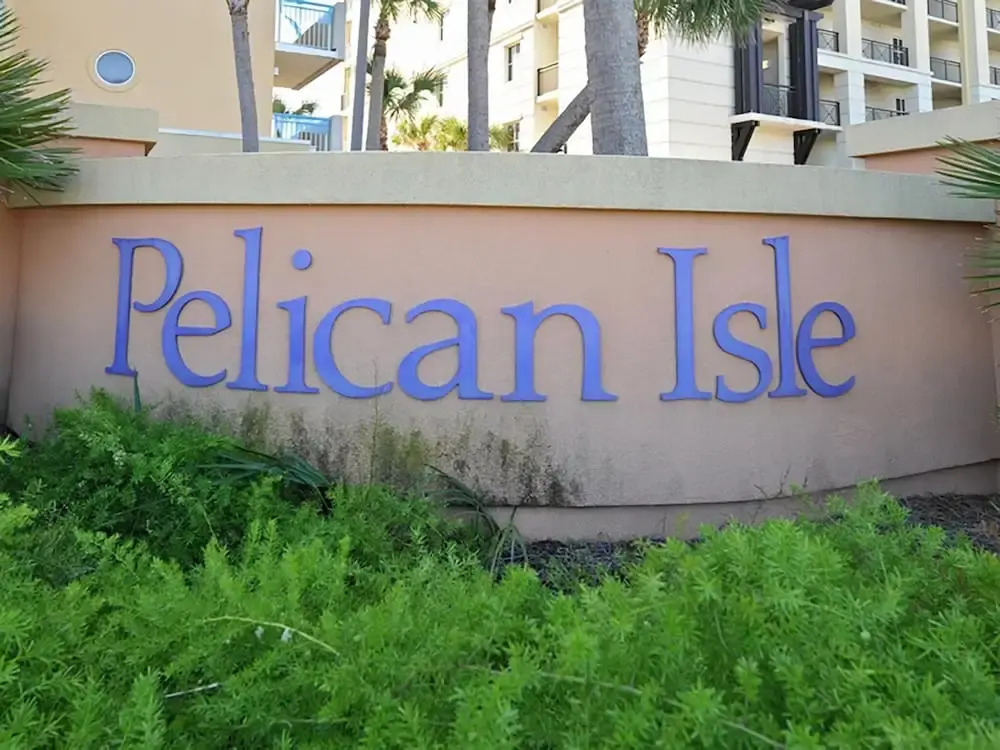 Pelican Isle 301