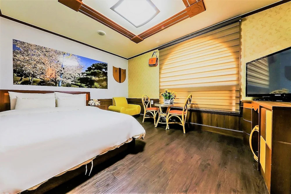 Pine Motel