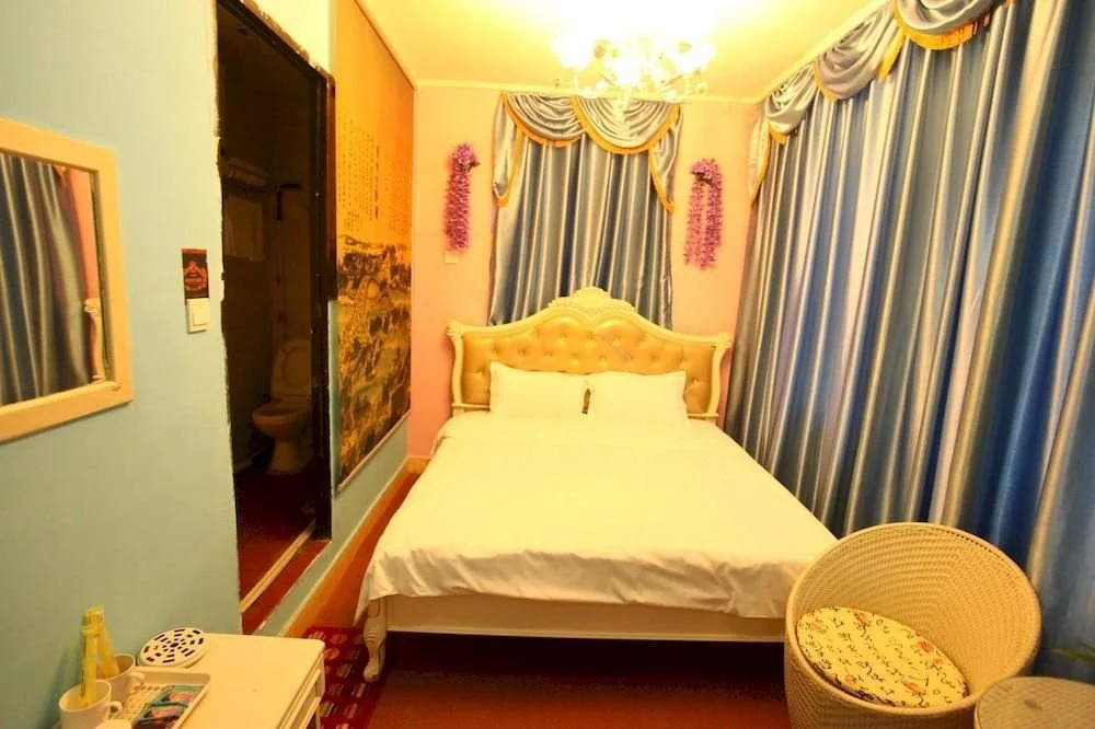 Longtou Hotel