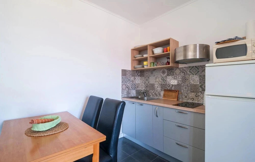 Beautiful Apartment in Sutivan With Wifi and 1 Bedrooms