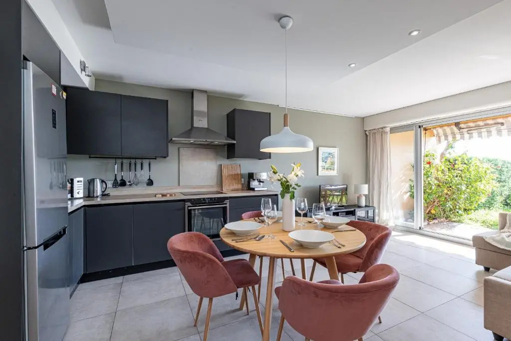 2 BDR Villefranche-sur-Mer Sea View Parking and Swimming Pool