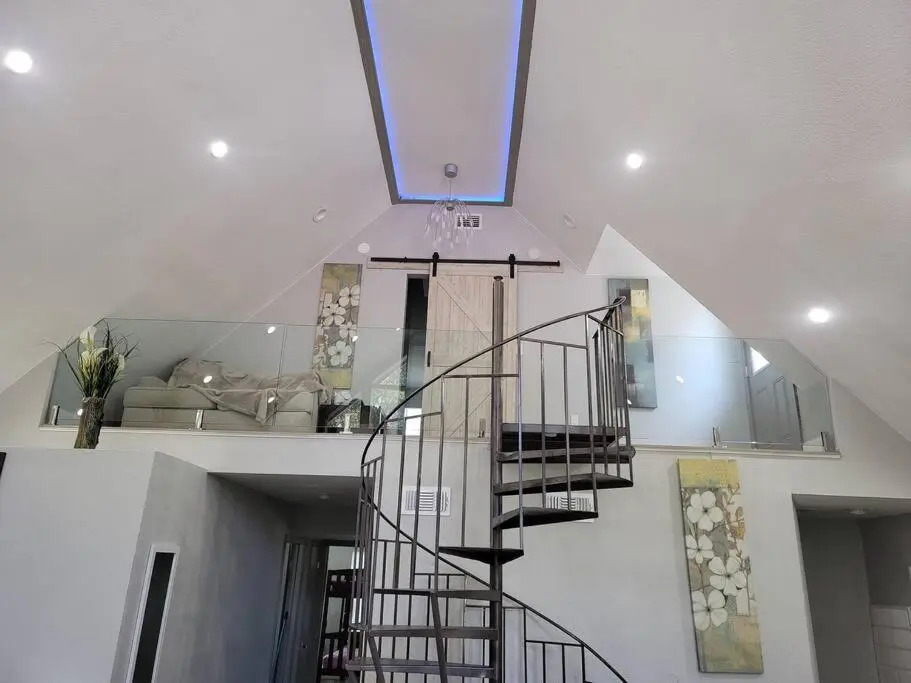 Dream house with capacity of 23 people