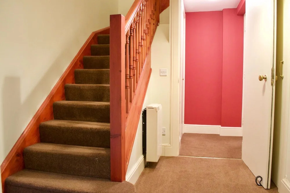 2 Bedroom Abbeyhill Apartment