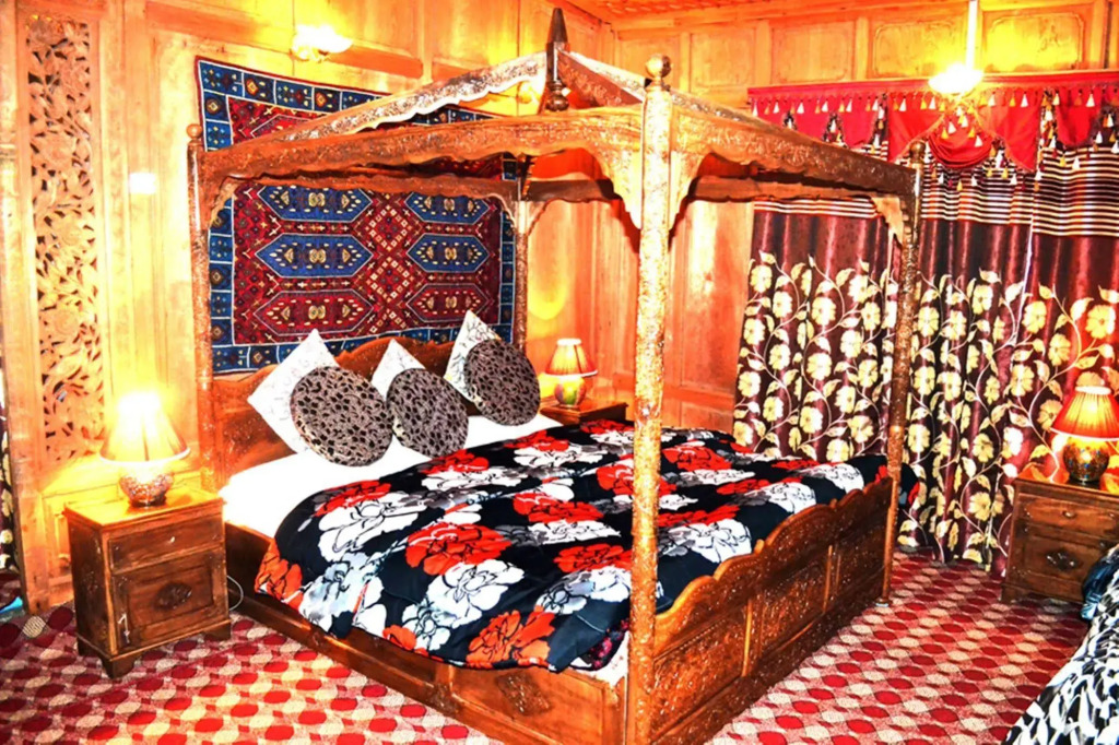 Swan Group of Houseboats, Golden Dal Lake