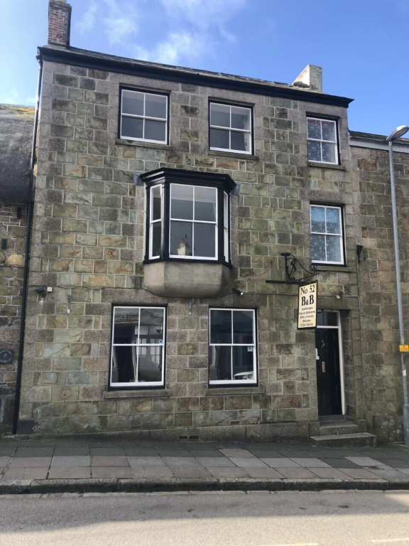 Number 52 Bed & Breakfast