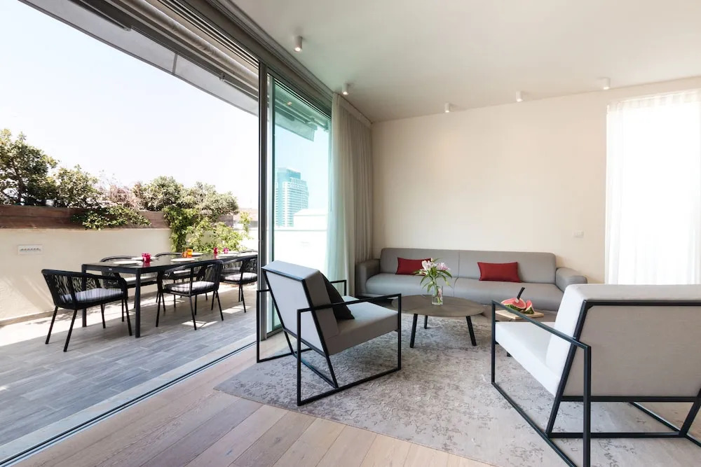 Live like Royalty in TLV DLX 2 Floor Apt