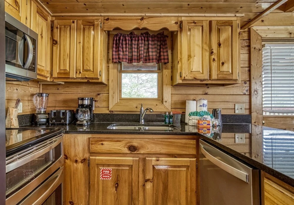 Ern813 - Heavenly View- Great Location! Close To All The Action! 6 Bedroom Cabin by RedAwning
