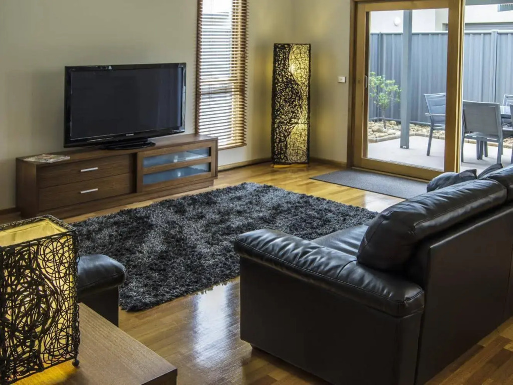 The Lakes Apartments