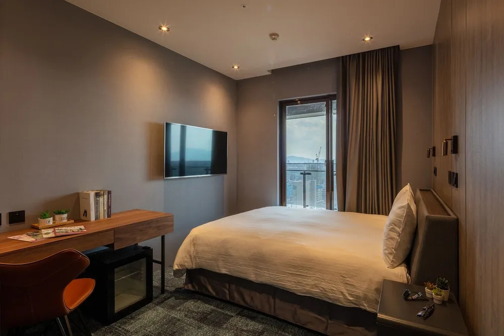 Roaders Plus Hotel - Taipei Station